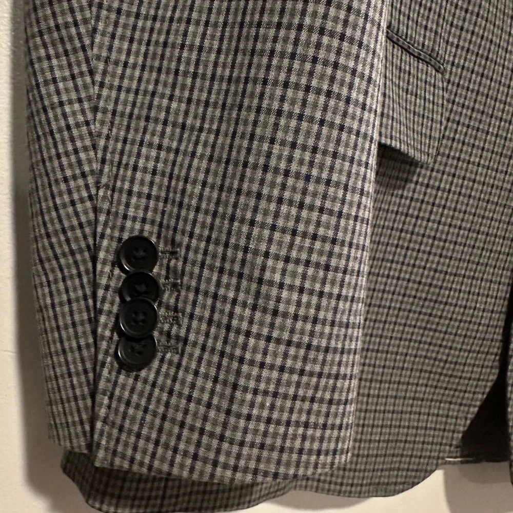 Banana Republic Tailored Fit Plaid Cotton Two Button Blazer🪻